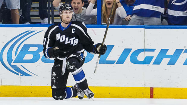steven-stamkos-scores-two-goals-in-32-seconds-lightning-960.jpg
